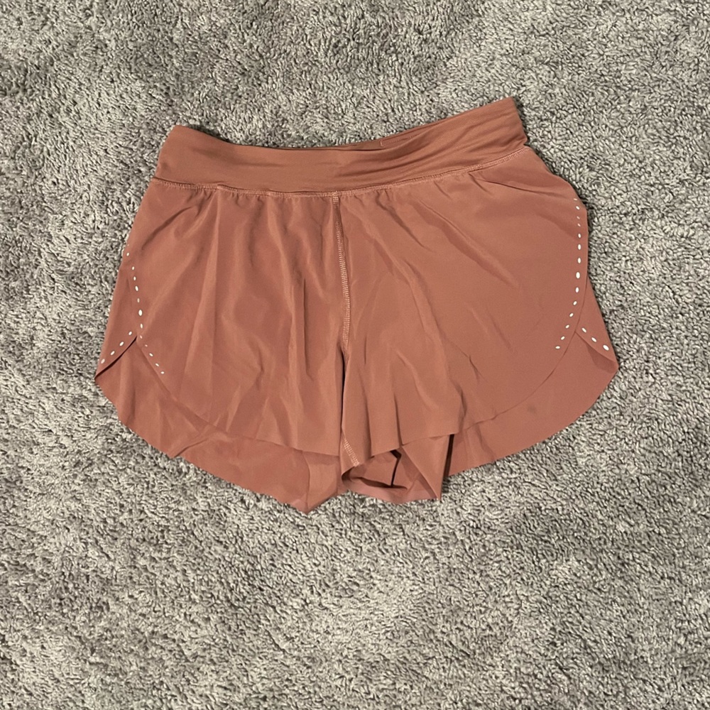 Lululemon find your pace shorts size 6, spiced chai